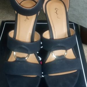 Black wedge heels back zipper size 8 by Qupid